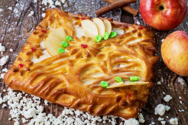 Пирог с творогом и яблоком